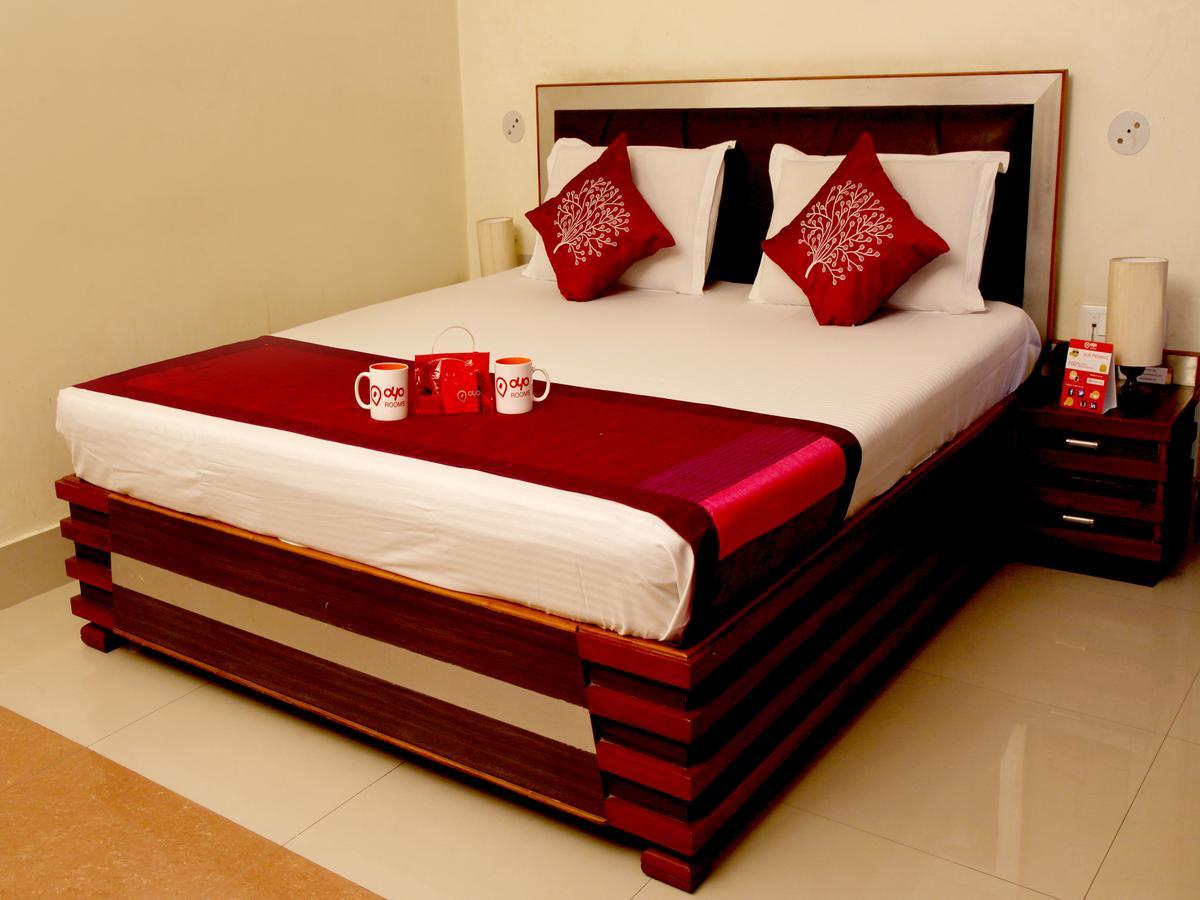 Oyo 2054 New Hotel Broadway Benares Buitenkant foto
