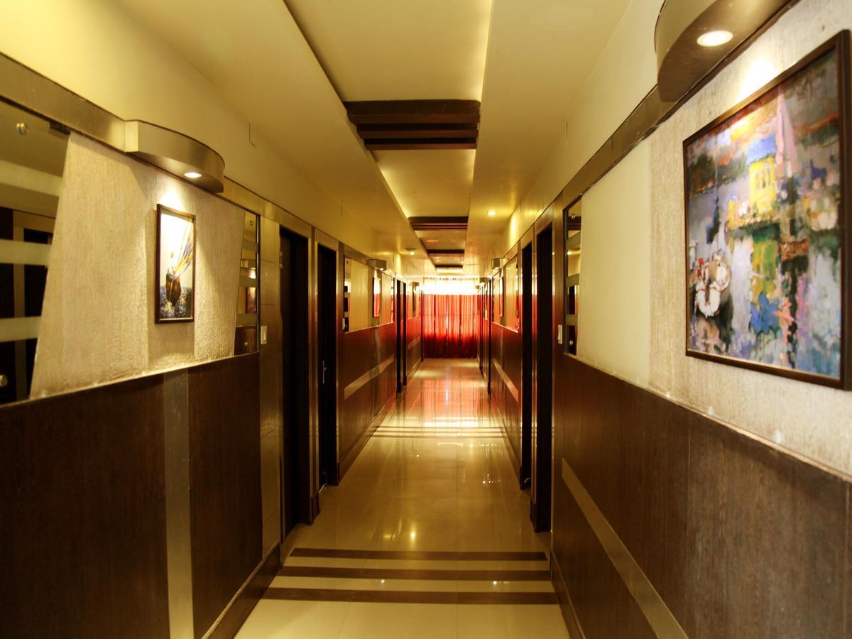 Oyo 2054 New Hotel Broadway Benares Buitenkant foto